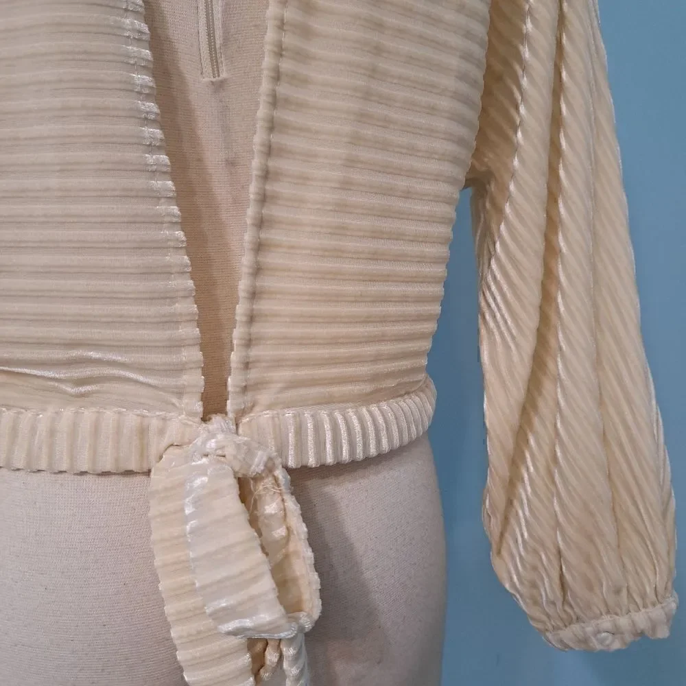 Evidnt Los Angeles Cutout Open Back Velvet Blouse Medium Cream